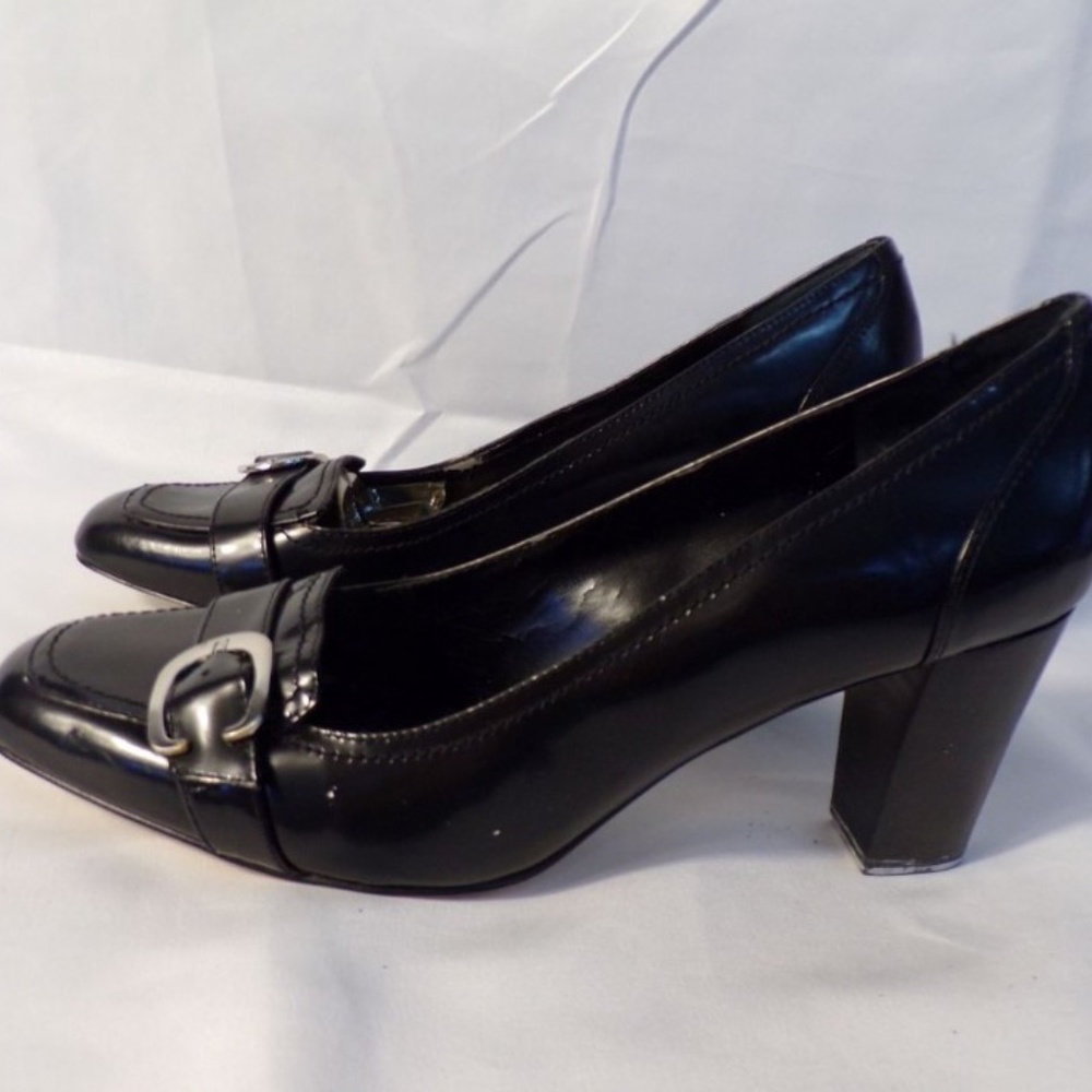 enzo angiolini black pumps